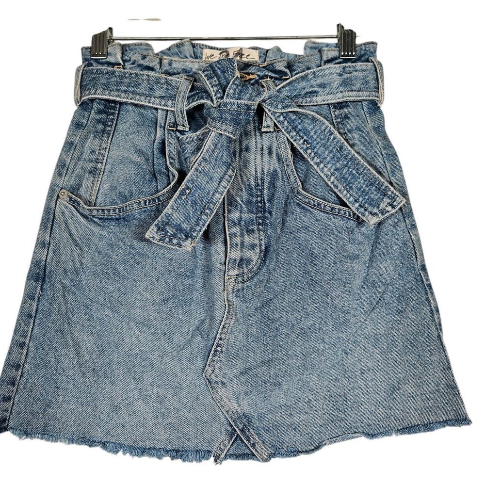 FREE PEOPLE Skirt Denim Mini Size 24 Belt Frayed Raw Hem Button Fly Blue Pockets